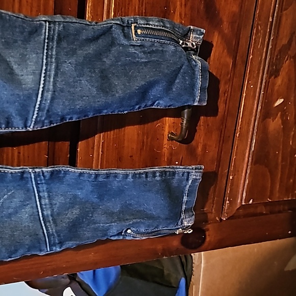 !!. Girls 3T  jeans - Picture 2 of 2